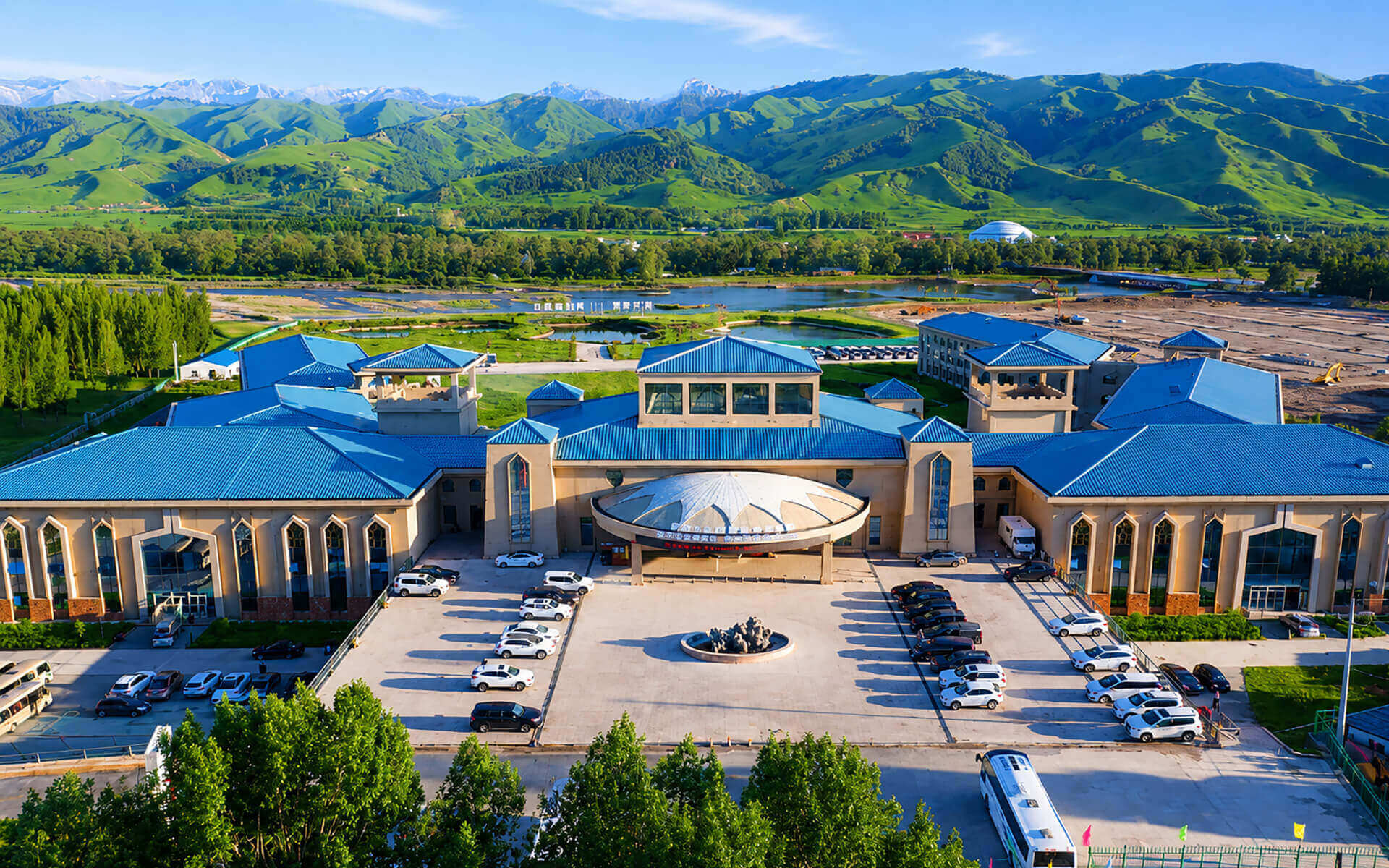 文旅那拉提度假村